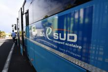 Bus bleu transport scolaire CARSUD