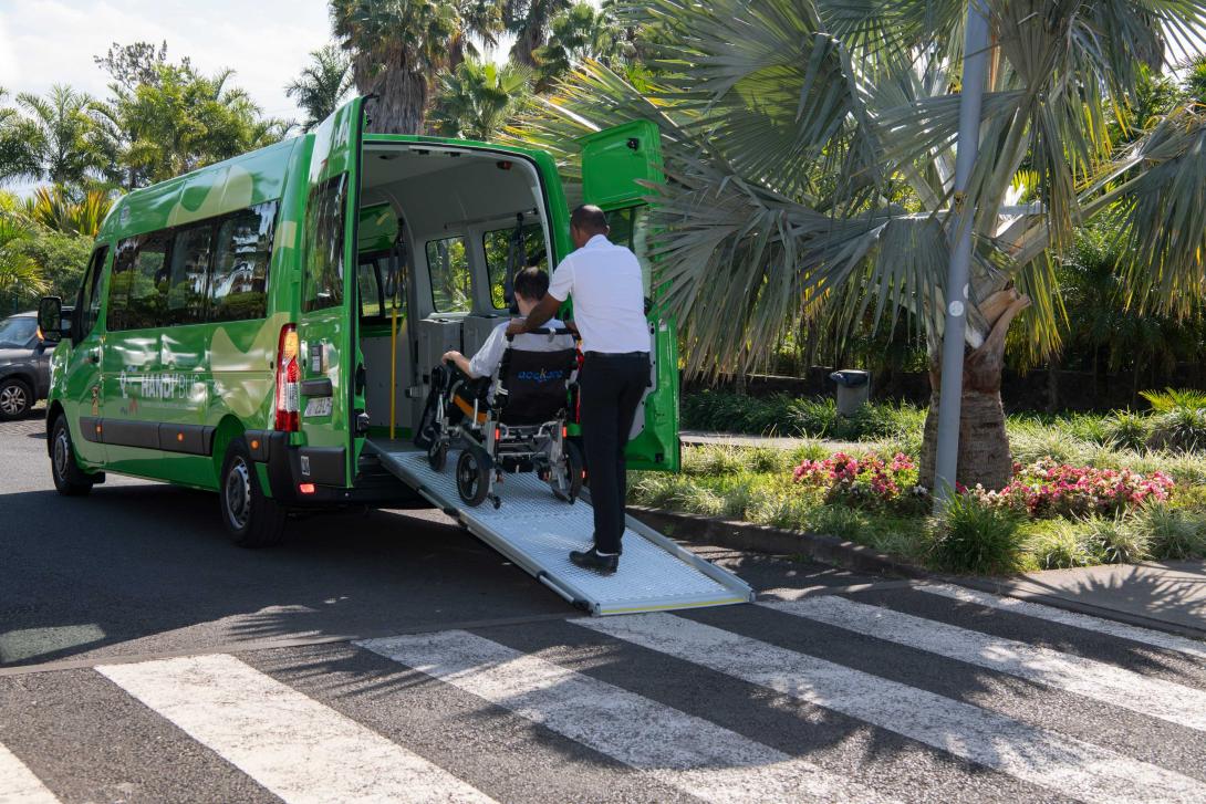 Le nouveau service de transport de la CASUD Handi'bus