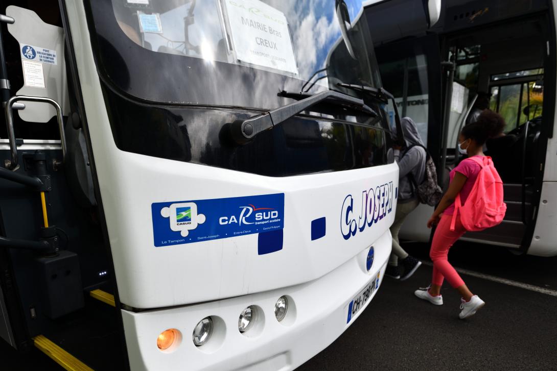 Bus de transport scolaire